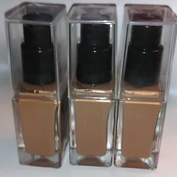 Full spectrum CoverGirl matte ambition foundation - Picture 2 of 4
